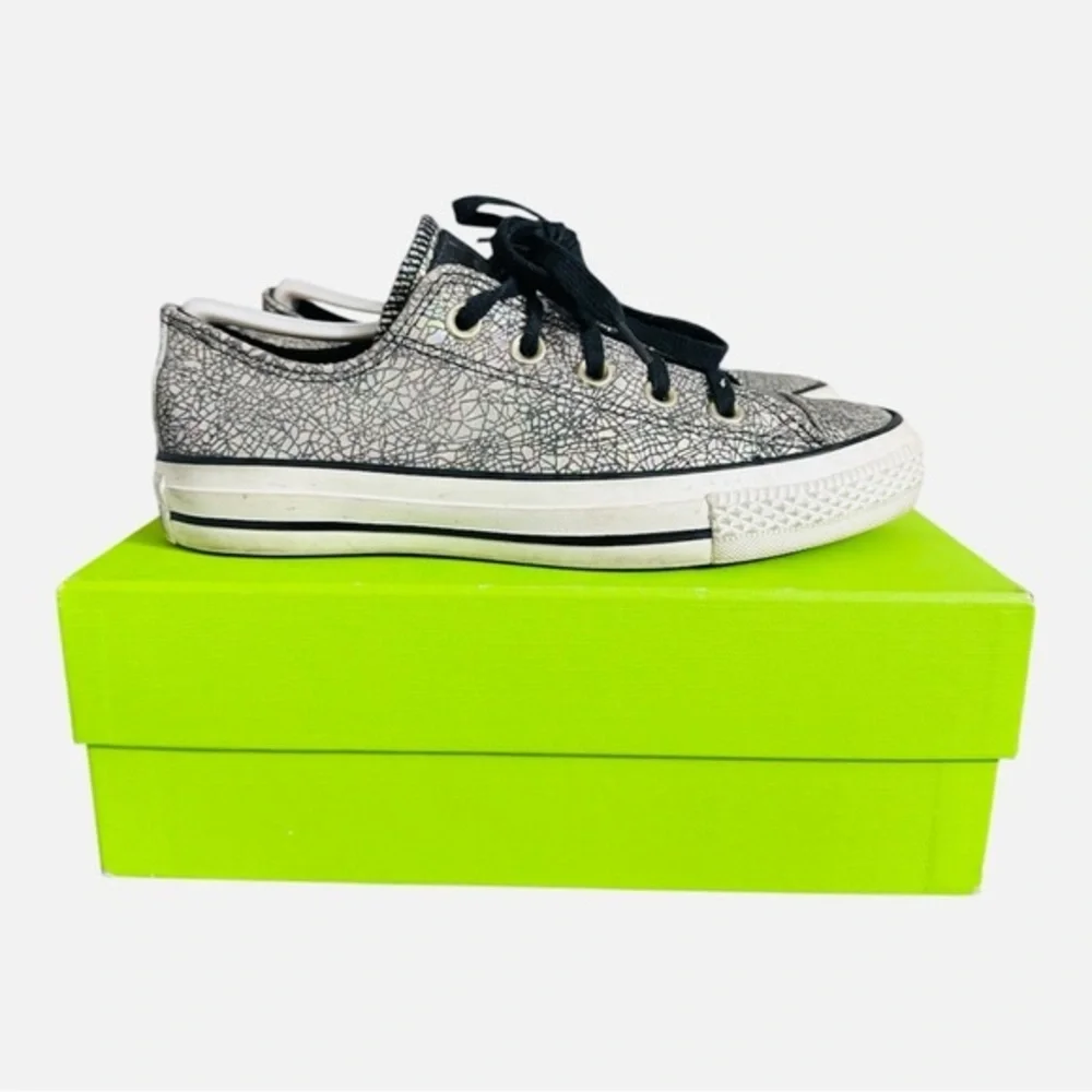 Converse All Star Women Size 6 Shoes Gray Low Top Leather 551591C